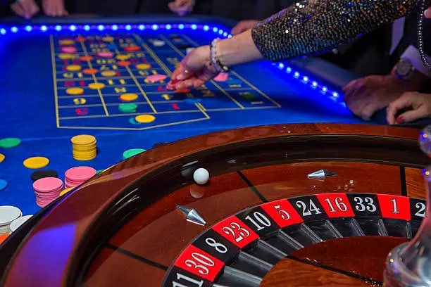 Bàn Live Casino trực tuyến với dealer chuyên nghiệp trên 789club com